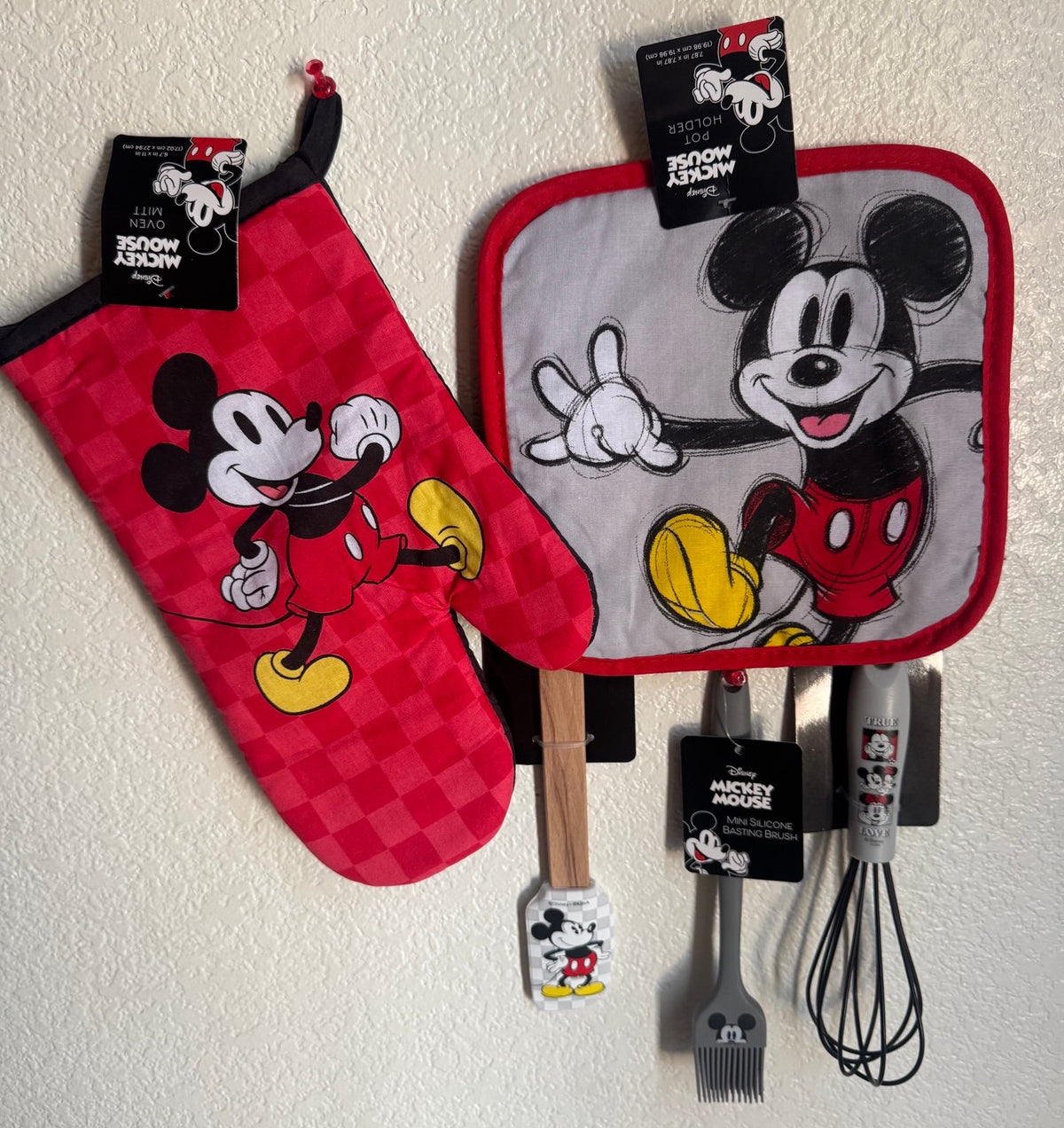 Mickey Mouse Oven Mitt and Pot Holder Set with baker tools - Disney
